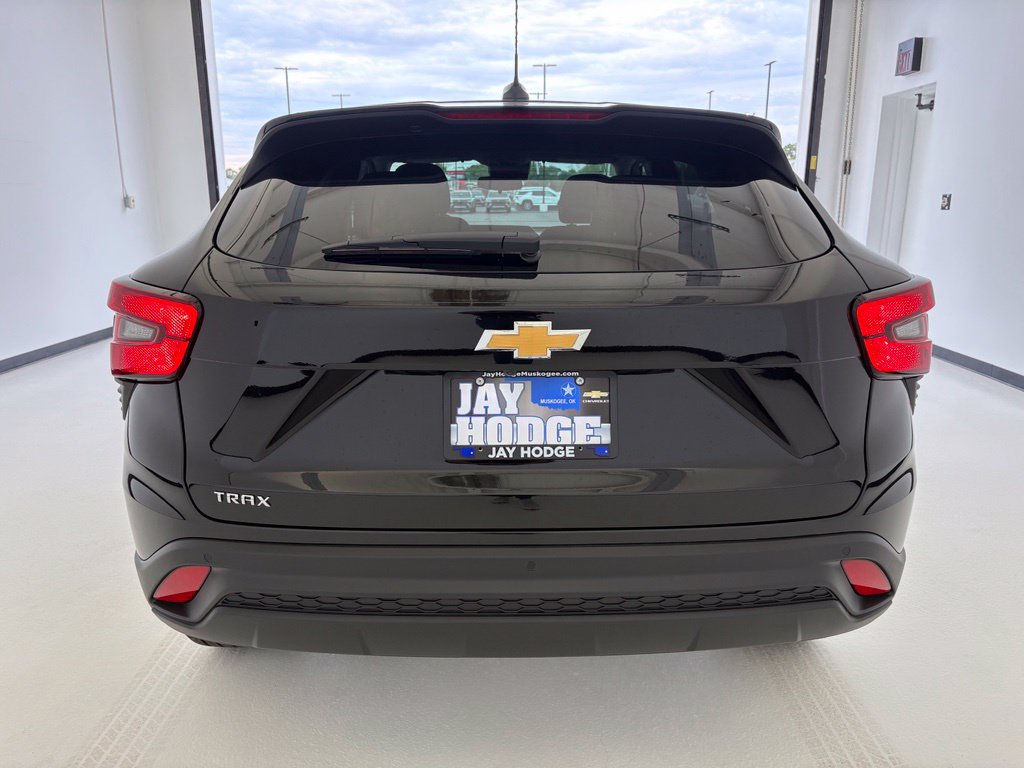 New 2026 Chevrolet Trax LS w/ LS Convenience Package FWD image 19