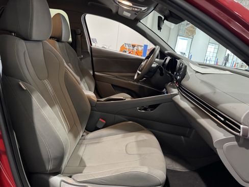 Used 2023 Hyundai Elantra SEL image 34