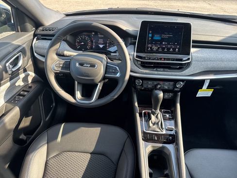 New 2025 Jeep Compass Latitude w/ Sun & Sound Group image 21