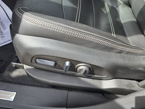 Used 2024 GMC Terrain Denali image 23