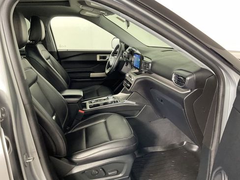 Used 2022 Ford Explorer XLT w/ Equipment Group 202A image 28