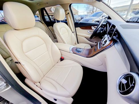 Used 2021 Mercedes-Benz GLC 300 4MATIC image 29