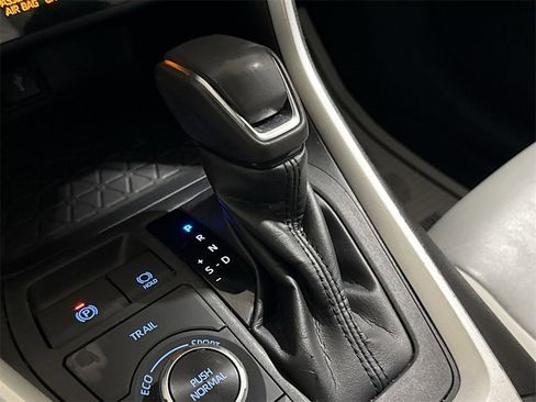 Used 2022 Toyota RAV4 XLE Premium image 16