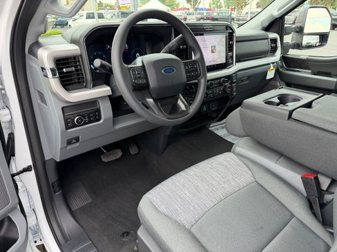 New 2026 Ford F350 XLT w/ XLT Premium Package AWD/4WD image 9