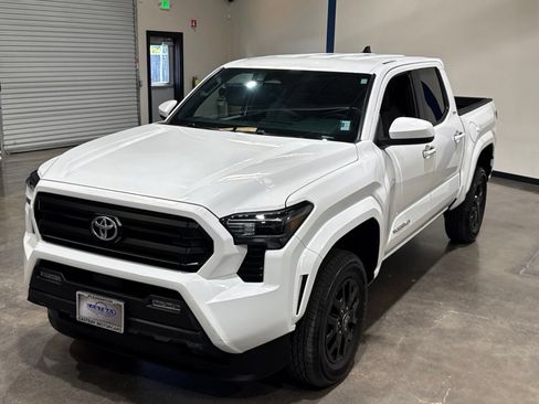Used 2025 Toyota Tacoma SR5 AWD/4WD image 9