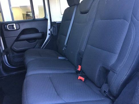 Used 2019 Jeep Wrangler Unlimited Sahara AWD/4WD image 15