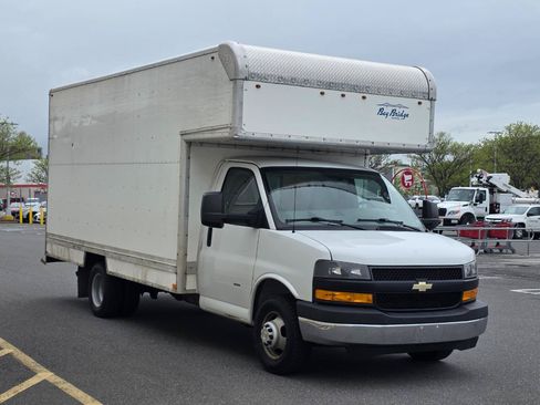 Used 2019 Chevrolet Express 3500 w/ Power Convenience Package RWD image 3