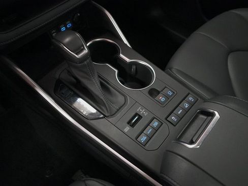 Certified 2022 Toyota Highlander XLE image 26