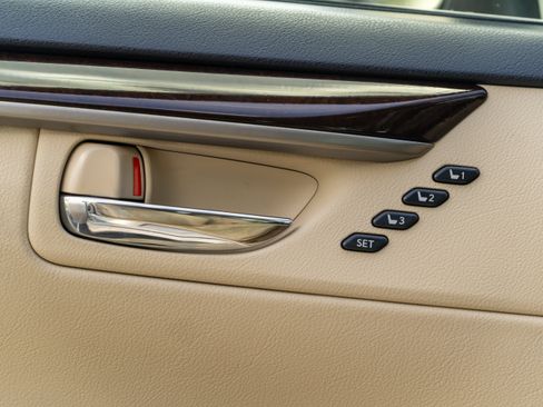 Used 2013 Lexus ES 350 w/ Luxury Pkg FWD image 14