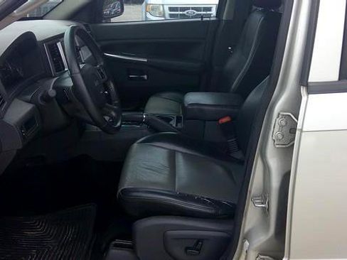 Used 2009 Jeep Grand Cherokee Laredo image 5