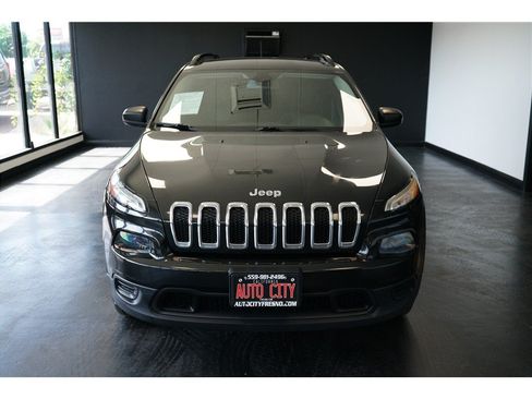 Used 2016 Jeep Cherokee Sport AWD/4WD image 2