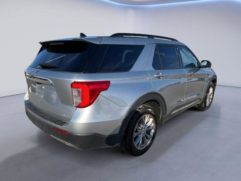 Used 2023 Ford Explorer XLT w/ Equipment Group 202A image 7
