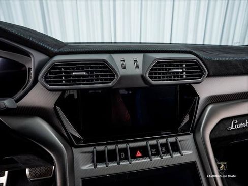 Used 2024 Lamborghini Urus Performante AWD/4WD image 34