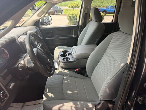 Used 2018 RAM 1500 Express w/ Black Ram 1500 Express Group AWD/4WD image 34
