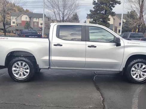 Used 2022 Chevrolet Silverado 1500 Custom image 2