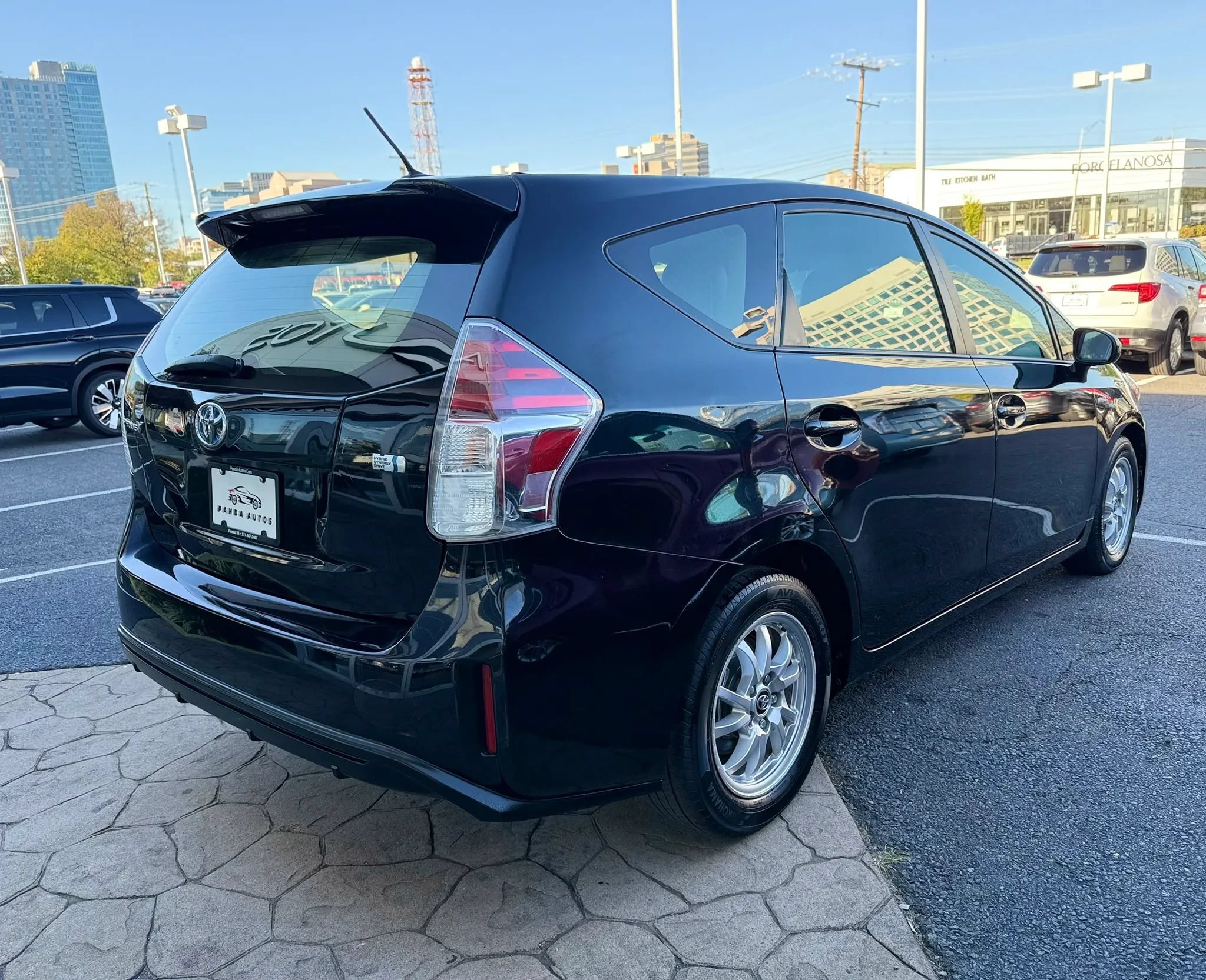 Used 2017 Toyota Prius V Four w/ Carpet Mat Package FWD image 7