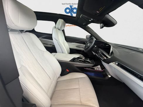 Used 2024 Cadillac Lyriq Luxury w/ LPO, Floor Liner Package AWD/4WD image 19