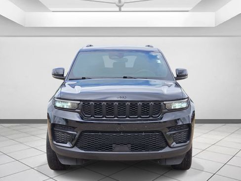 Used 2024 Jeep Grand Cherokee Altitude RWD image 2