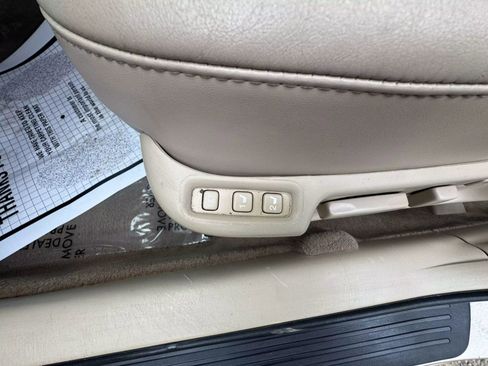 Used 2003 Toyota Avalon XLS image 32