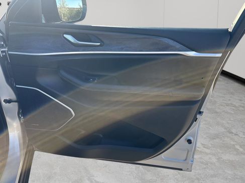 Used 2022 Jeep Grand Cherokee L Limited w/ Black Appearance Package image 13