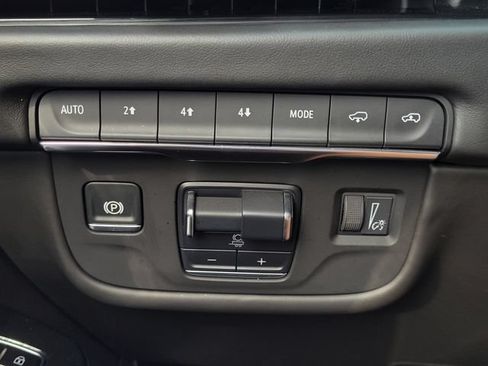Used 2025 Cadillac Escalade ESV Premium Luxury Platinum w/ LPO, Floor Liner Package AWD/4WD image 20