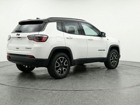 Used 2025 Jeep Compass Trailhawk w/ Trailer Tow Group image 9