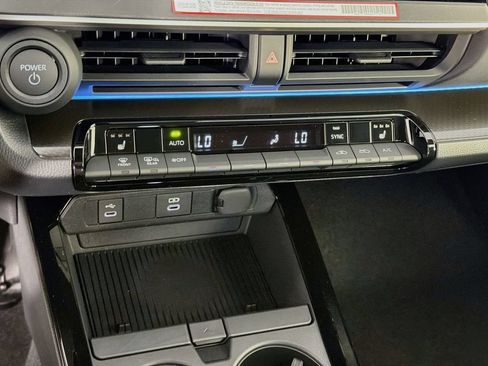 New 2027 Toyota Prius Plug-In Hybrid FWD image 19