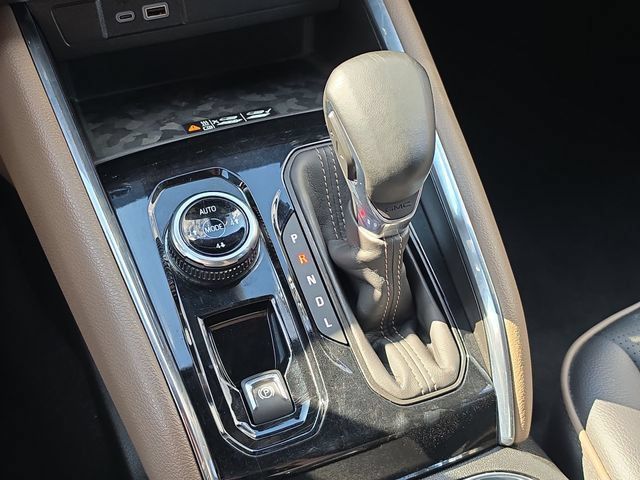 Used 2024 GMC Canyon Denali AWD/4WD image 16