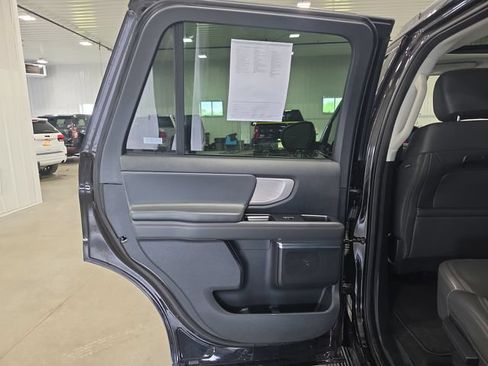 Used 2025 Ford Expedition Active AWD/4WD image 28