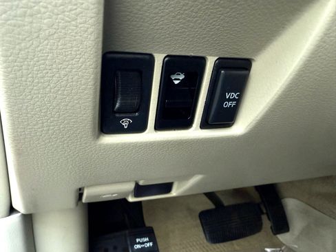 Used 2004 INFINITI G35 2dr Cpe Auto w/ Premium Pkg image 28