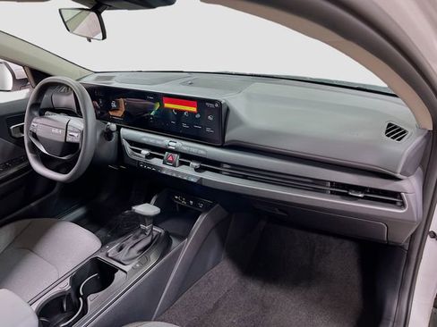 New 2025 Kia K4 LX image 26
