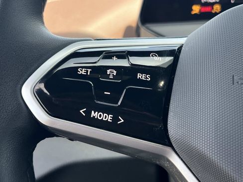 Used 2023 Volkswagen ID.4 Pro image 9