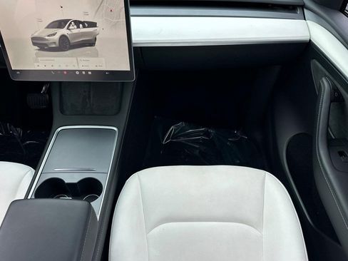 Used 2023 Tesla Model Y Long Range AWD/4WD image 28