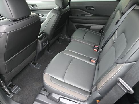 New 2026 Nissan Pathfinder SL image 14