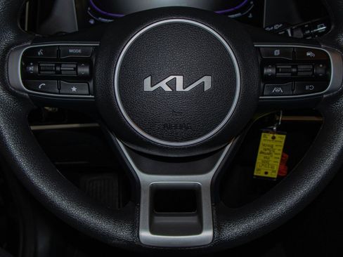 Used 2025 Kia Sportage LX image 11