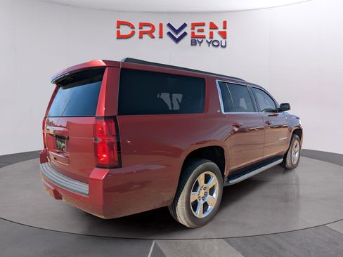 Used 2019 Chevrolet Suburban LT w/ Luxury Package image 6