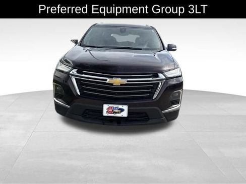 Used 2022 Chevrolet Traverse LT w/ LT Premium Package FWD image 2