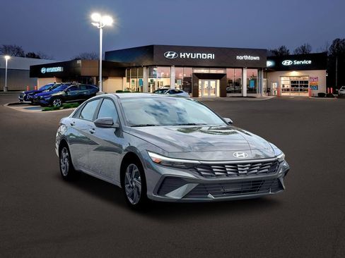 New 2026 Hyundai Elantra Sport image 11