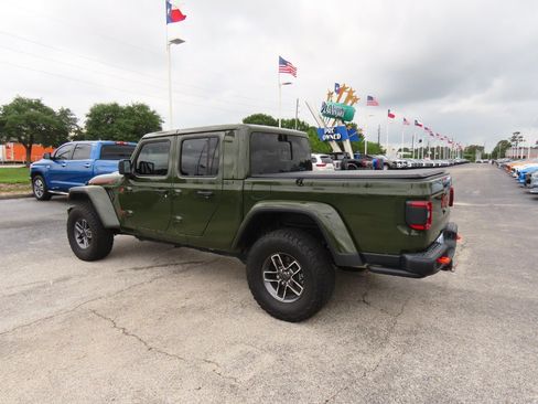 Used 2024 Jeep Gladiator Mojave AWD/4WD image 16