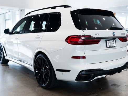 Used 2022 BMW X7 M50i image 6