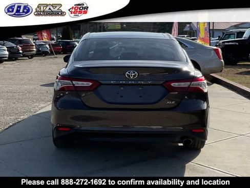 Used 2018 Toyota Camry XLE image 6