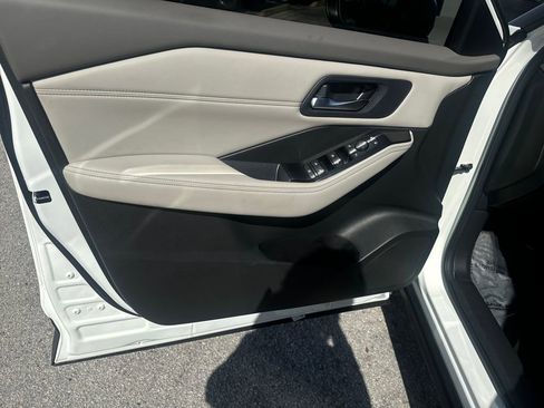 Used 2023 Nissan Rogue SV w/ SV Premium B Package image 11