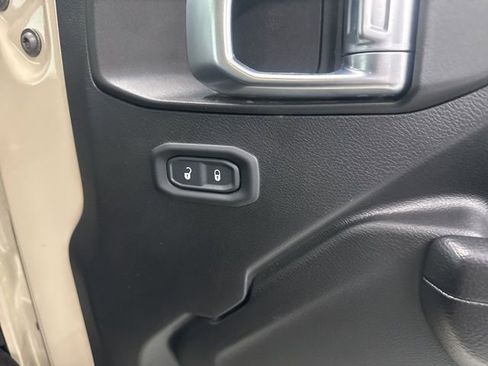 Used 2022 Jeep Wrangler Willys image 23