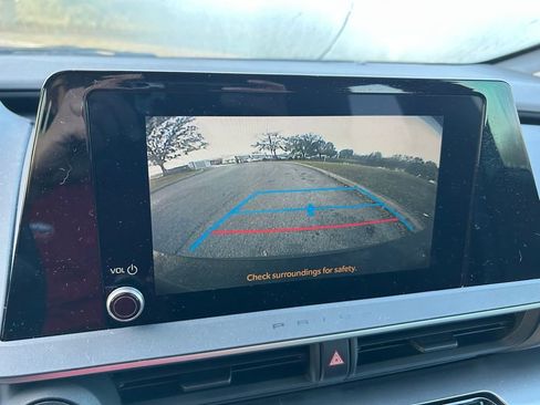 Used 2024 Toyota Prius LE image 22