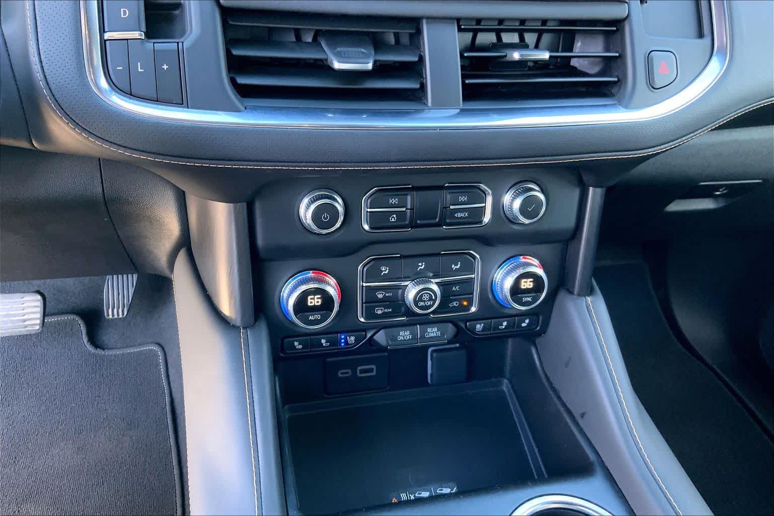 Used 2024 GMC Yukon AT4 w/ Technology Package AWD/4WD image 32