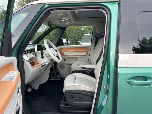 New 2025 Volkswagen ID. Buzz Pro S Plus image 9