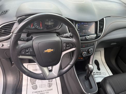 Used 2022 Chevrolet Trax LT w/ LT Convenience Package AWD/4WD image 10