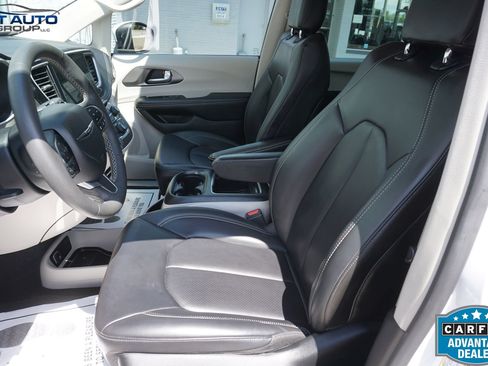 Used 2023 Chrysler Pacifica Touring-L FWD image 29