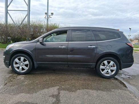 Used 2017 Chevrolet Traverse LT w/ Style and Technology Package image 5