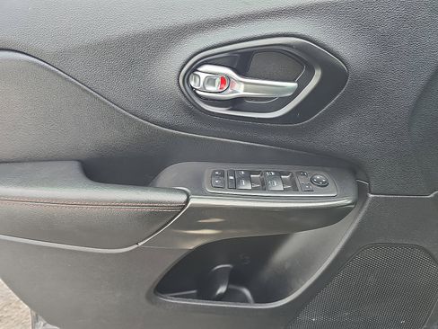 Used 2021 Jeep Cherokee Trailhawk w/ Sun, Sound & Nav Group image 12